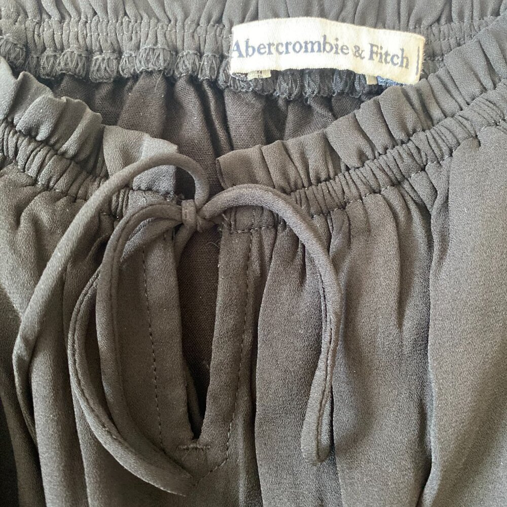Abercrombie & Fitch sheerish puff long sleeves black with bow in front. Size:M - Picture 3 of 4